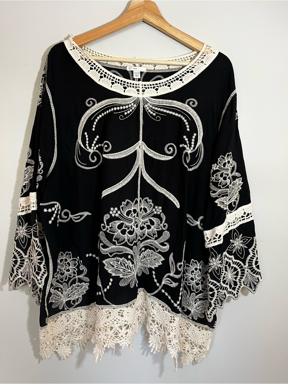 Boho Black Crochet-Trim Embroidered Lace Tunic Top Women’s 22-24